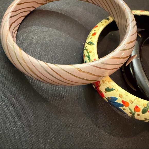 Set of Three Stylish Vintage Bangles - Picture 3 of 5